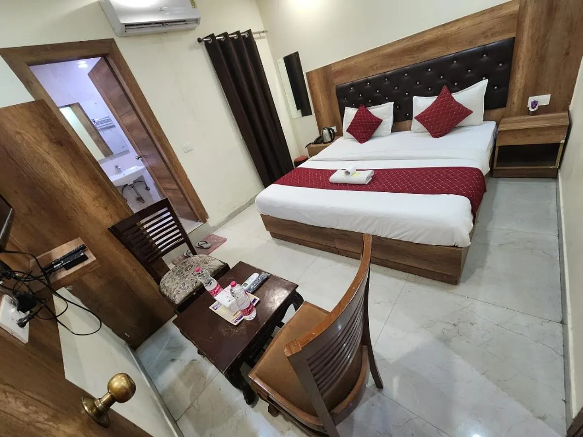 ***  Airport Hotel Ivy With Free Airport Transfr New Delhi India